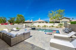 Twin Palms - Walk to festivals!   Stunning homes!