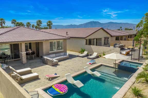 Twin Palms - Walk to festivals! Stunning homes! - Image 1