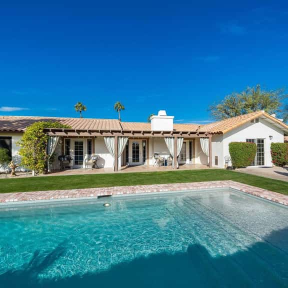 Classic desert pool with heating capability