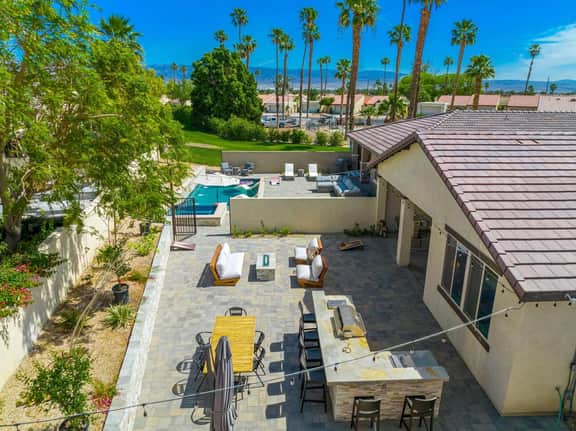 Twin Palms - Walk to festivals!   Stunning homes!